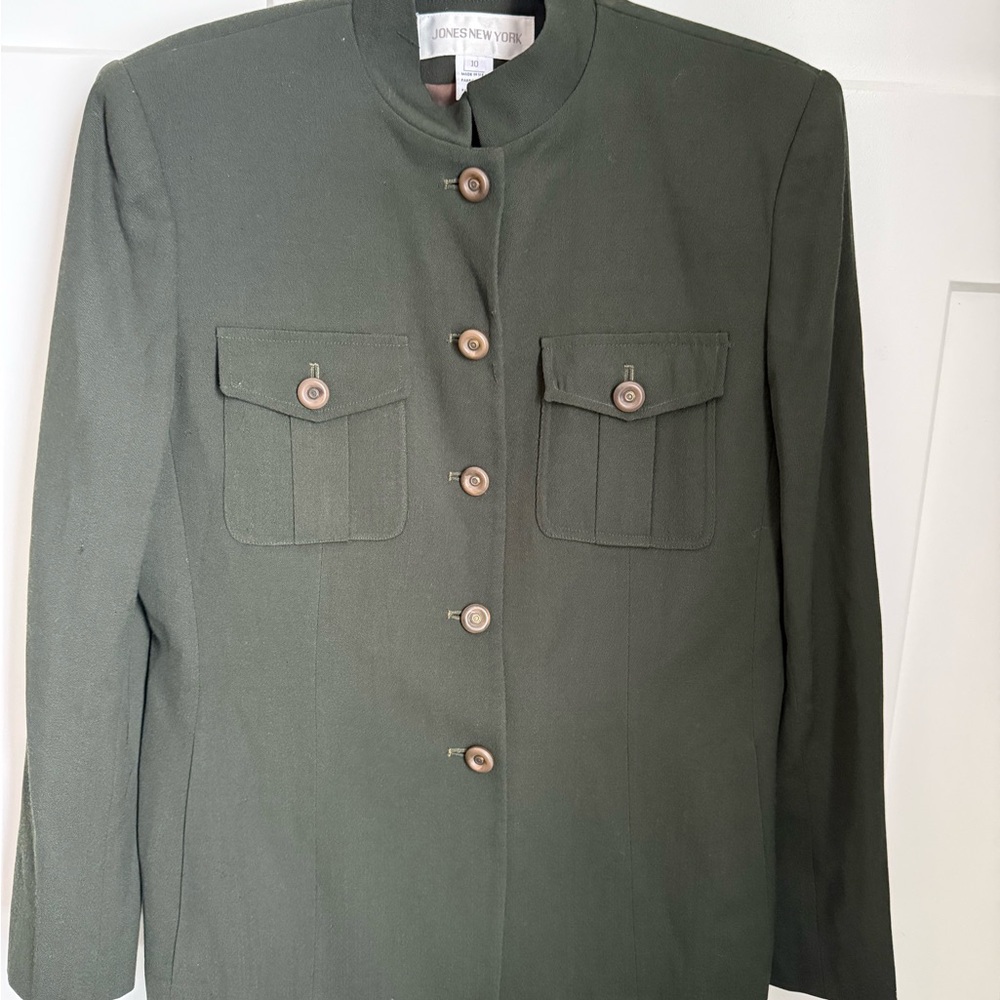 Vintage Jones New York Women's Green Blazer Jacket in worsted wool. Size 10.